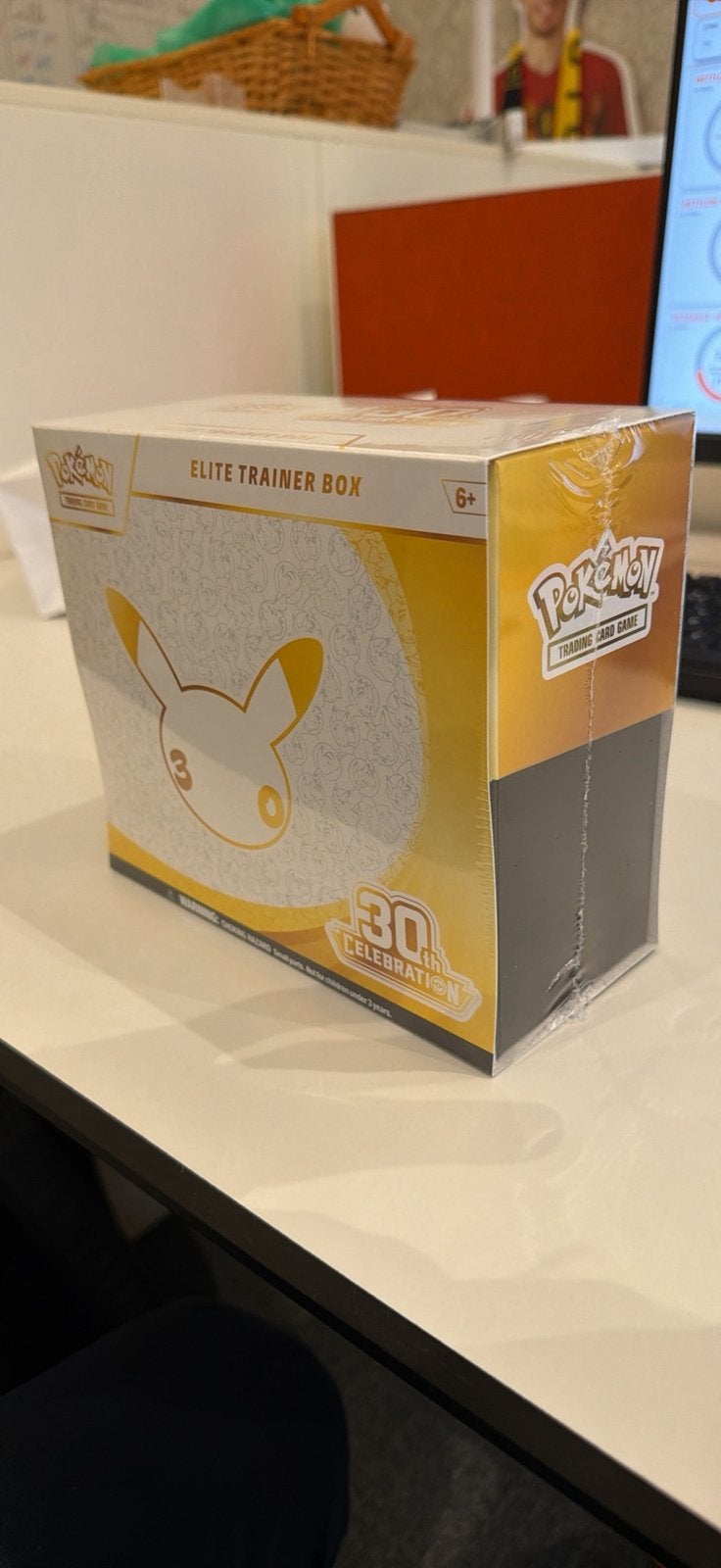 Pokémon 30th celebration Elite Trainer Box - Sealed, Verzamelen, Ophalen, Nieuw, Speelkaart(en)
