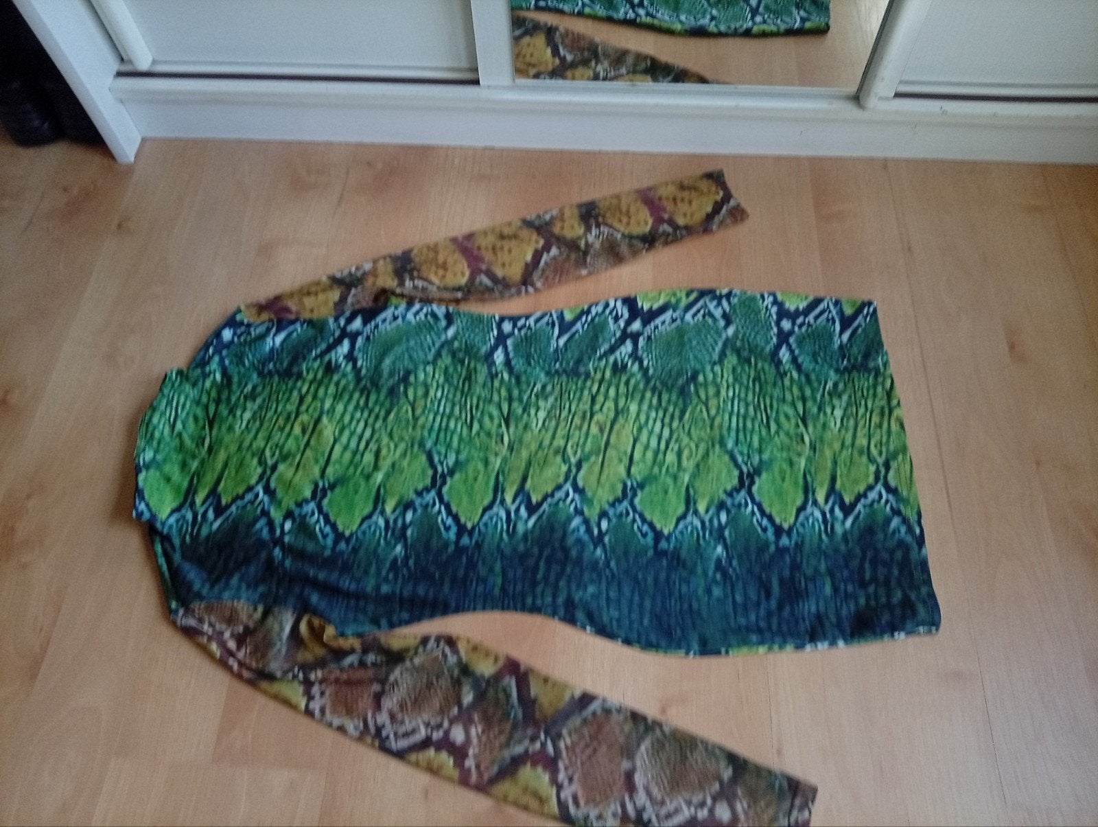 groene jurk slangenprint, Kleding | Dames, Ophalen of Verzenden, Zo goed als nieuw, Maat 36 (S), Boven de knie
