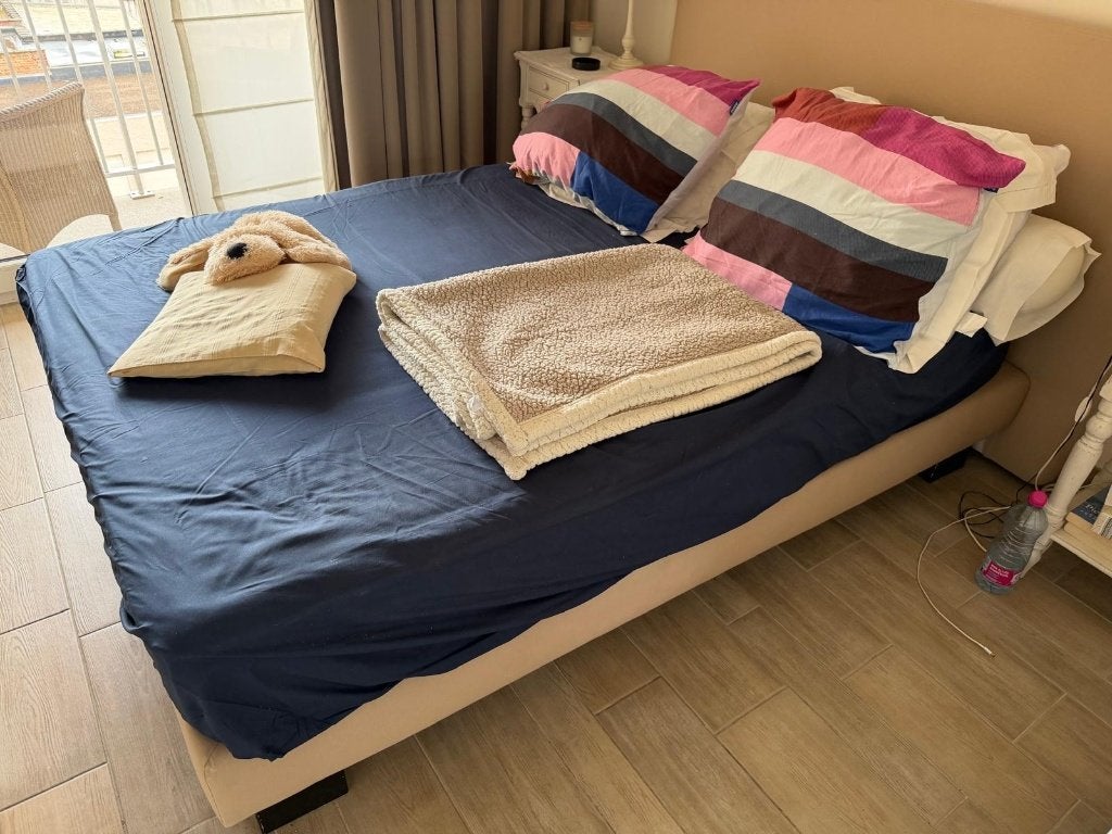 BED gebombeerd, 1,4m X  2m, Huis en Inrichting, Slaapkamer | Matrassen en Bedbodems, Ophalen, 140 cm, Zo goed als nieuw, Twijfelaar