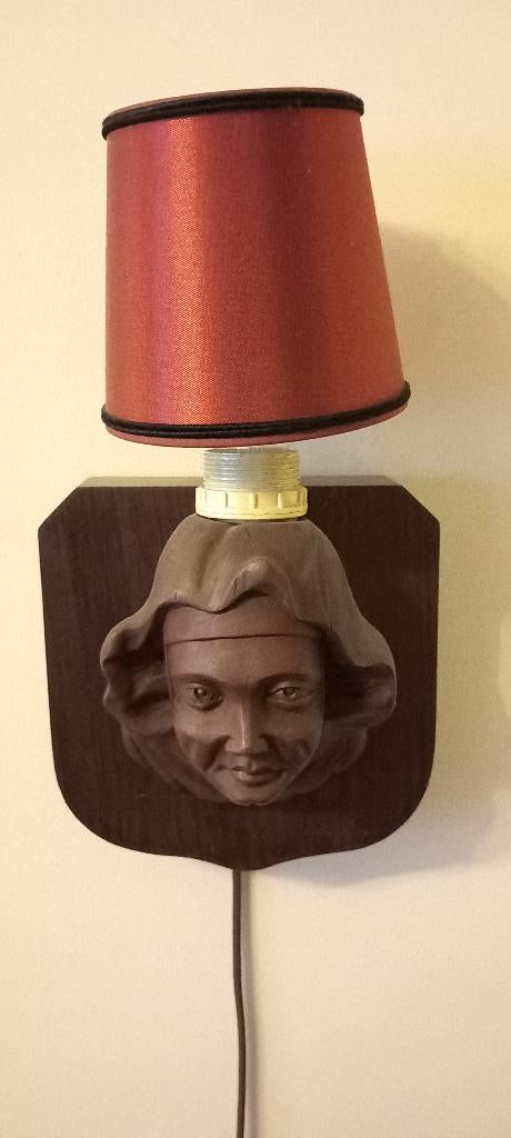 Lampe murale avec tête humaine sculptée en bois, Enlèvement, Comme neuf, Bois, Classique