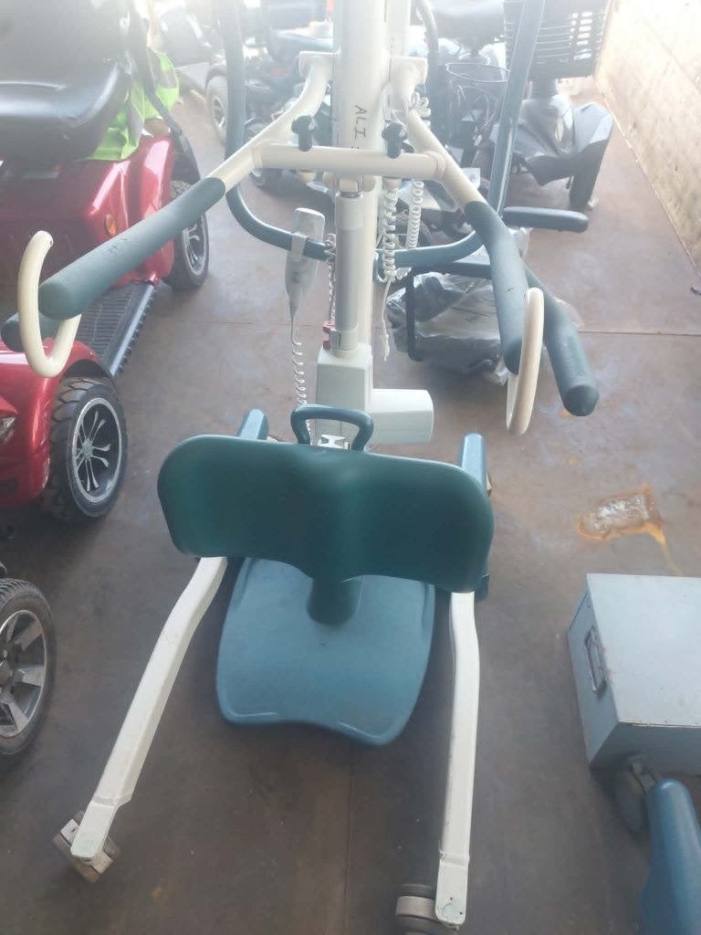 tillift invacare,2 stuks beschikbaar, Ophalen, Gebruikt