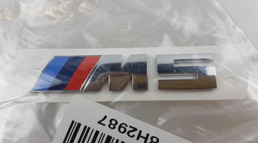 Embleem type aanduiding grille nieuw BMW 5 serie F10 5113805, Auto-onderdelen, -, -, Nieuw, Ophalen of Verzenden