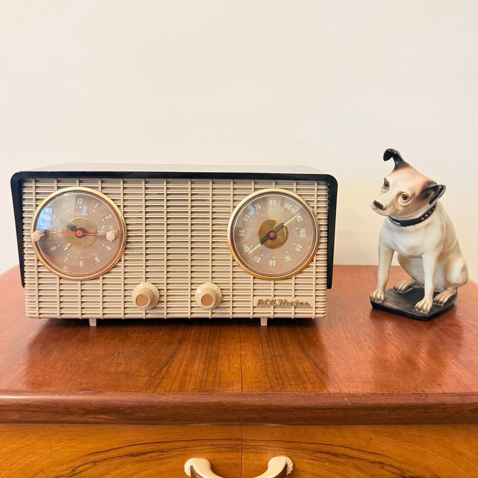 RADIO-RÉVEIL VINTAGE RCA VICTOR STAR WARS 4-C-672 1954, Antiquités & Art, Antiquités | TV & Hi-Fi, Envoi