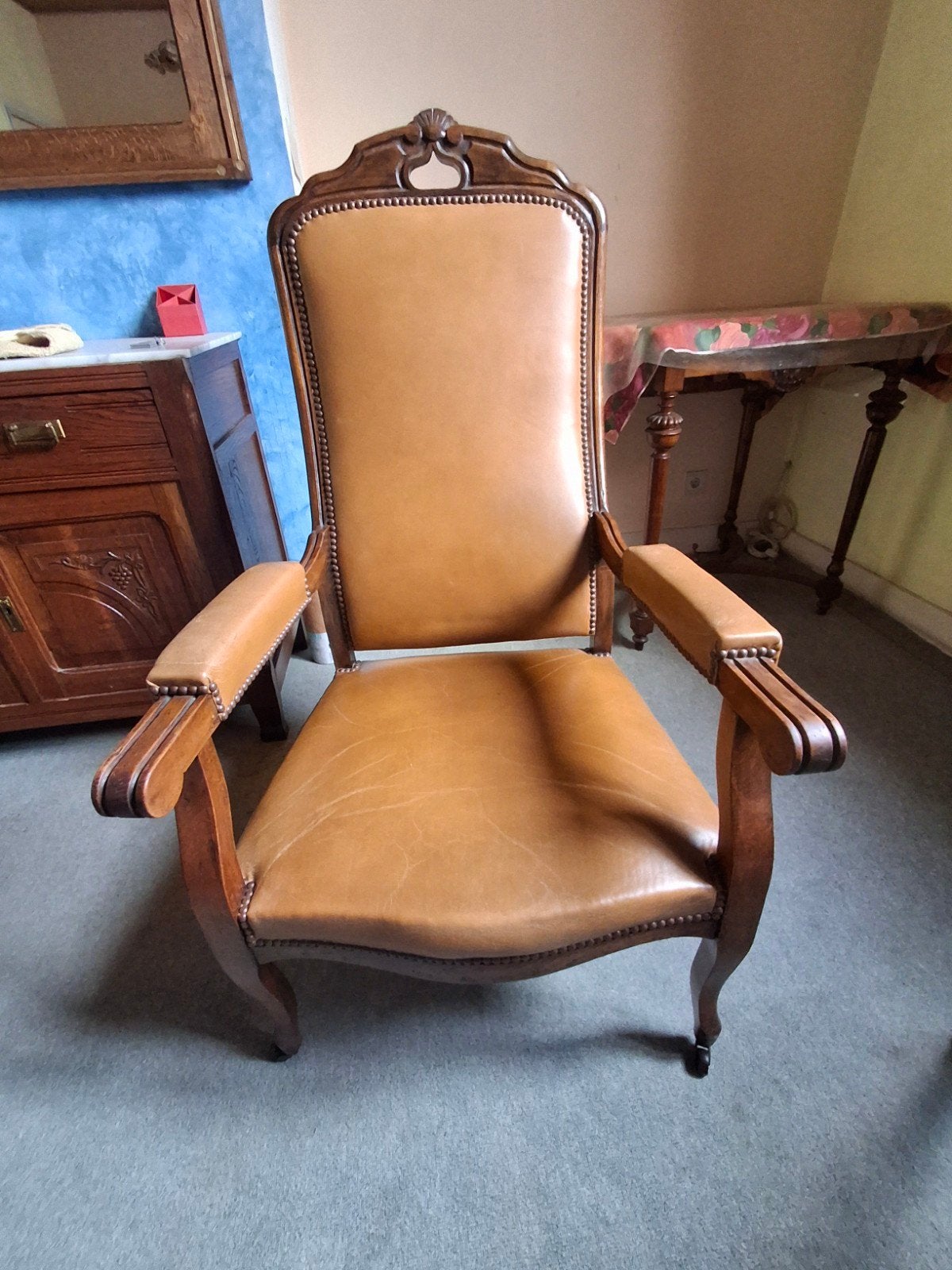 fauteuil Voltaire ancien en cuir, Enlèvement