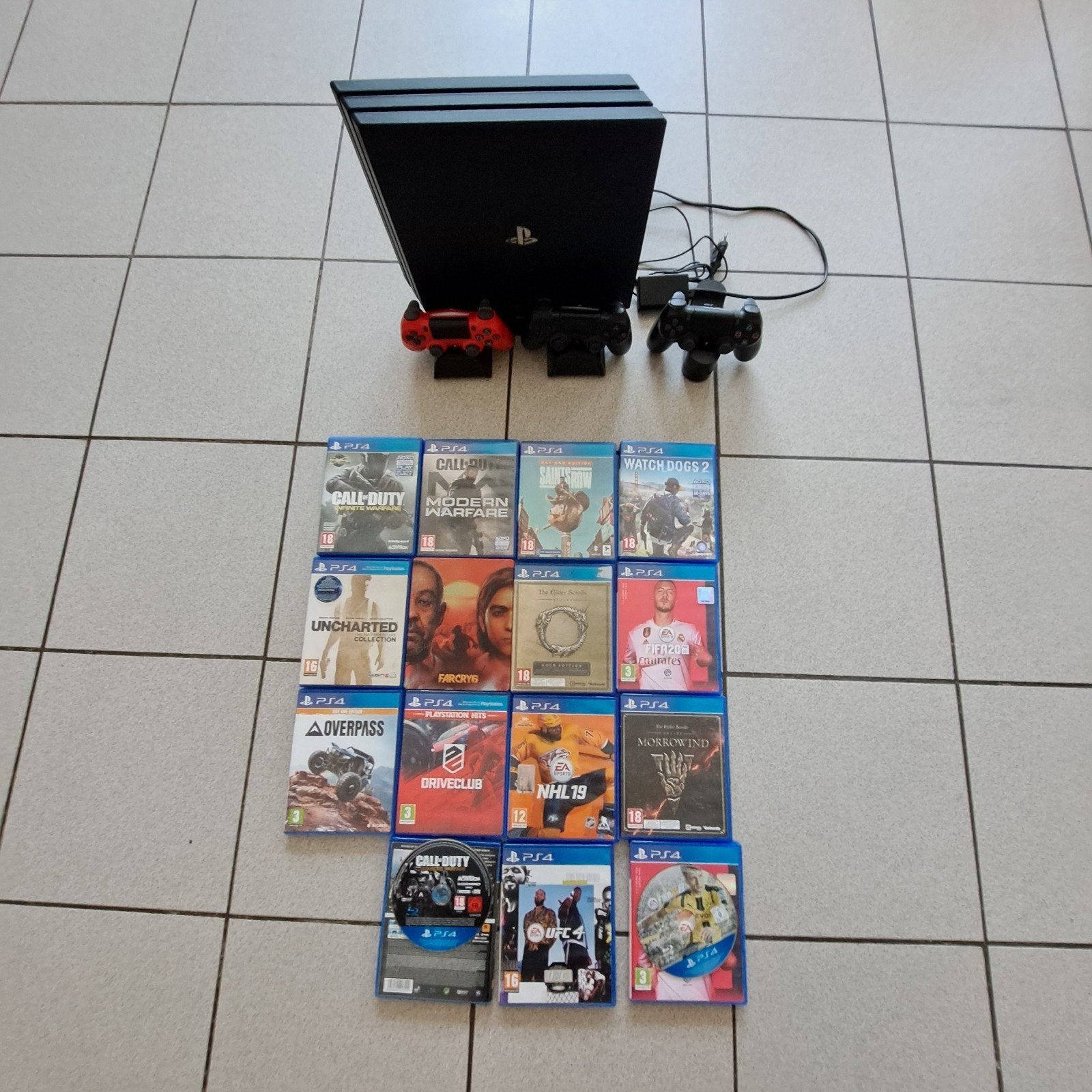 Ps4 pro 1Tb inclusief 17 games 3 conttrollers en accessoires, Enlèvement ou Envoi, Comme neuf, Avec 3 manettes ou plus, Avec jeux
