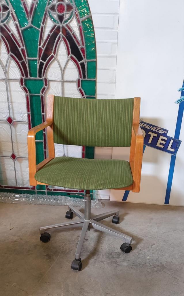 retro. vintage bureaustoel, Ophalen