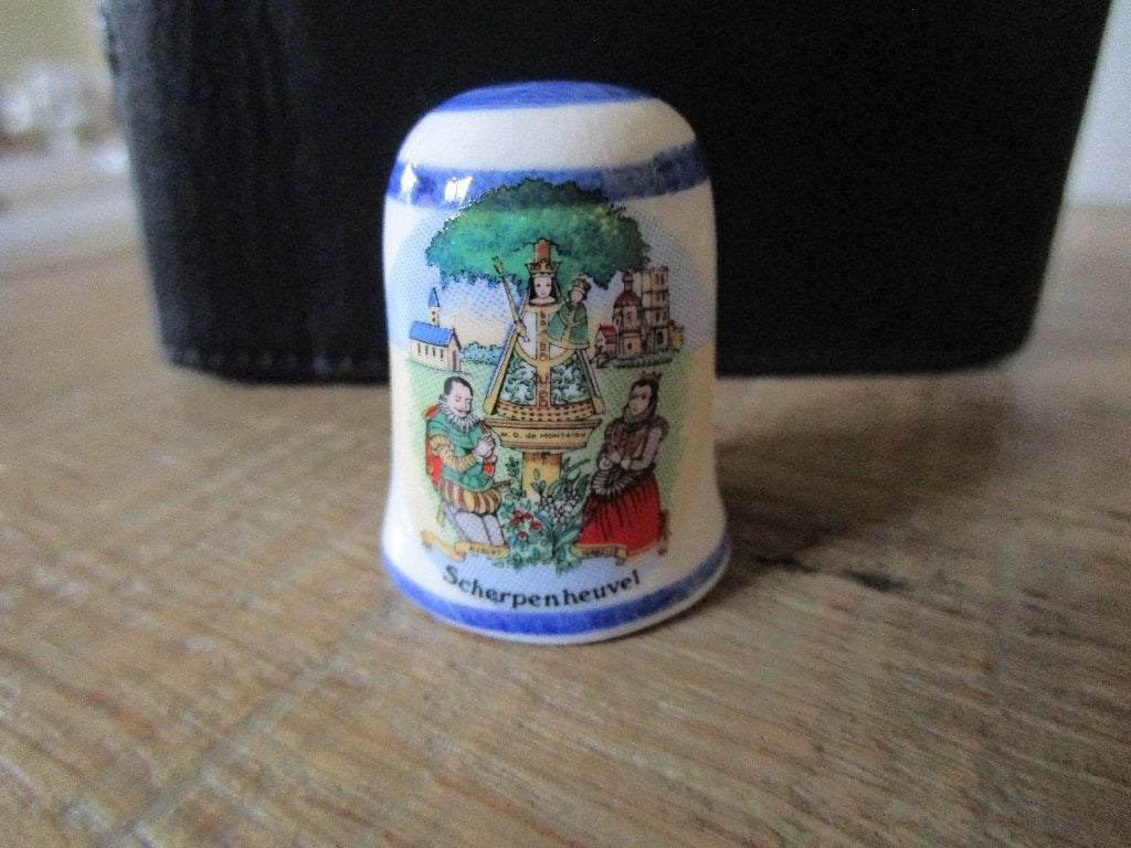 4 vingerhoedjes Scherpenheuvel, Enlèvement ou Envoi, Neuf, Porcelaine