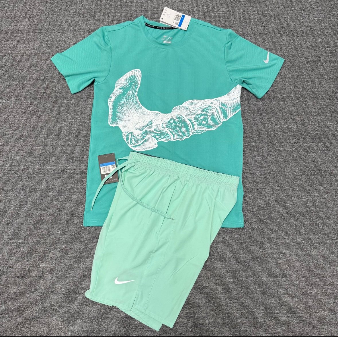 Nike UV Run Division Miller SET, Ophalen of Verzenden, Nieuw, Maat 48/50 (M)