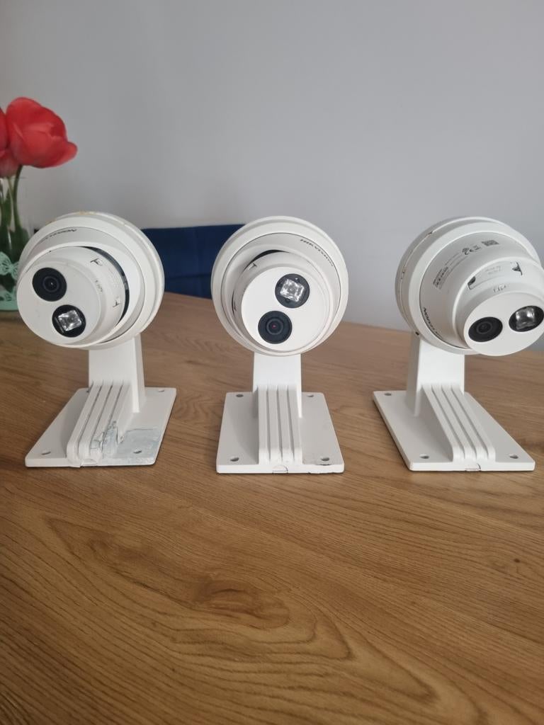 3 x caméras de surveillance Hikvison avec supports, Enlèvement