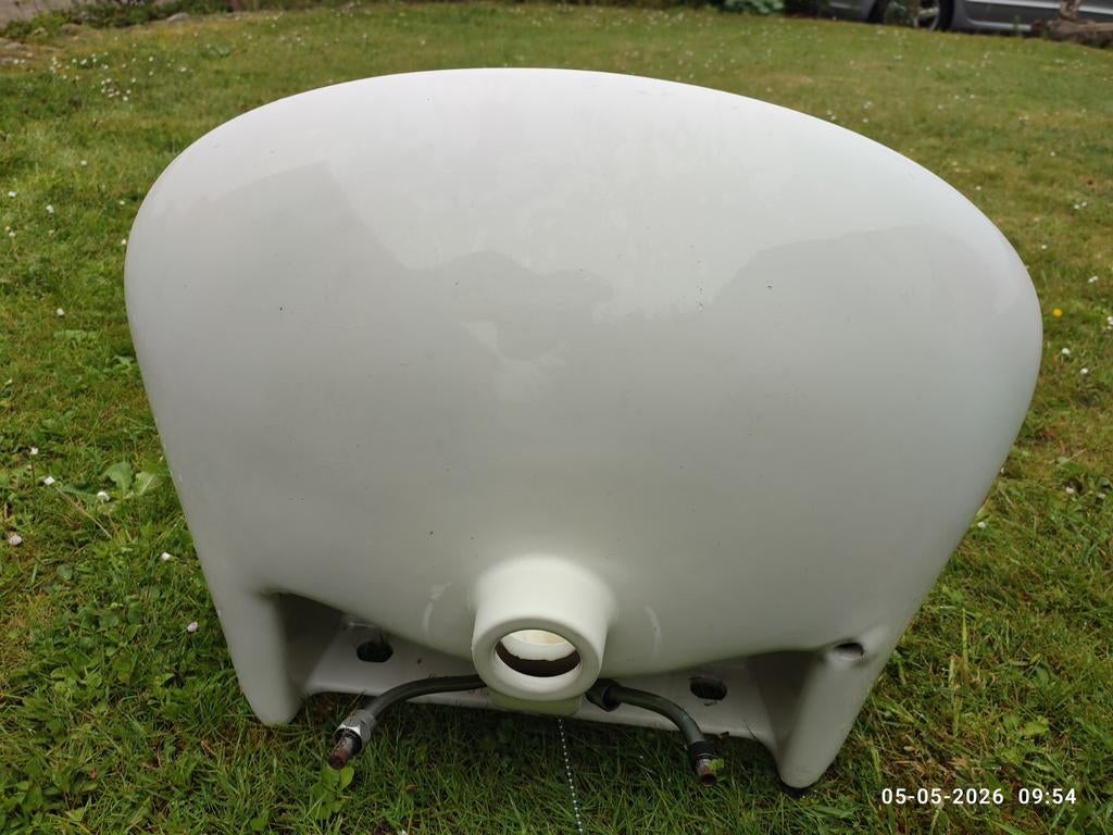 Lavabo met dubbele kraan, Ophalen