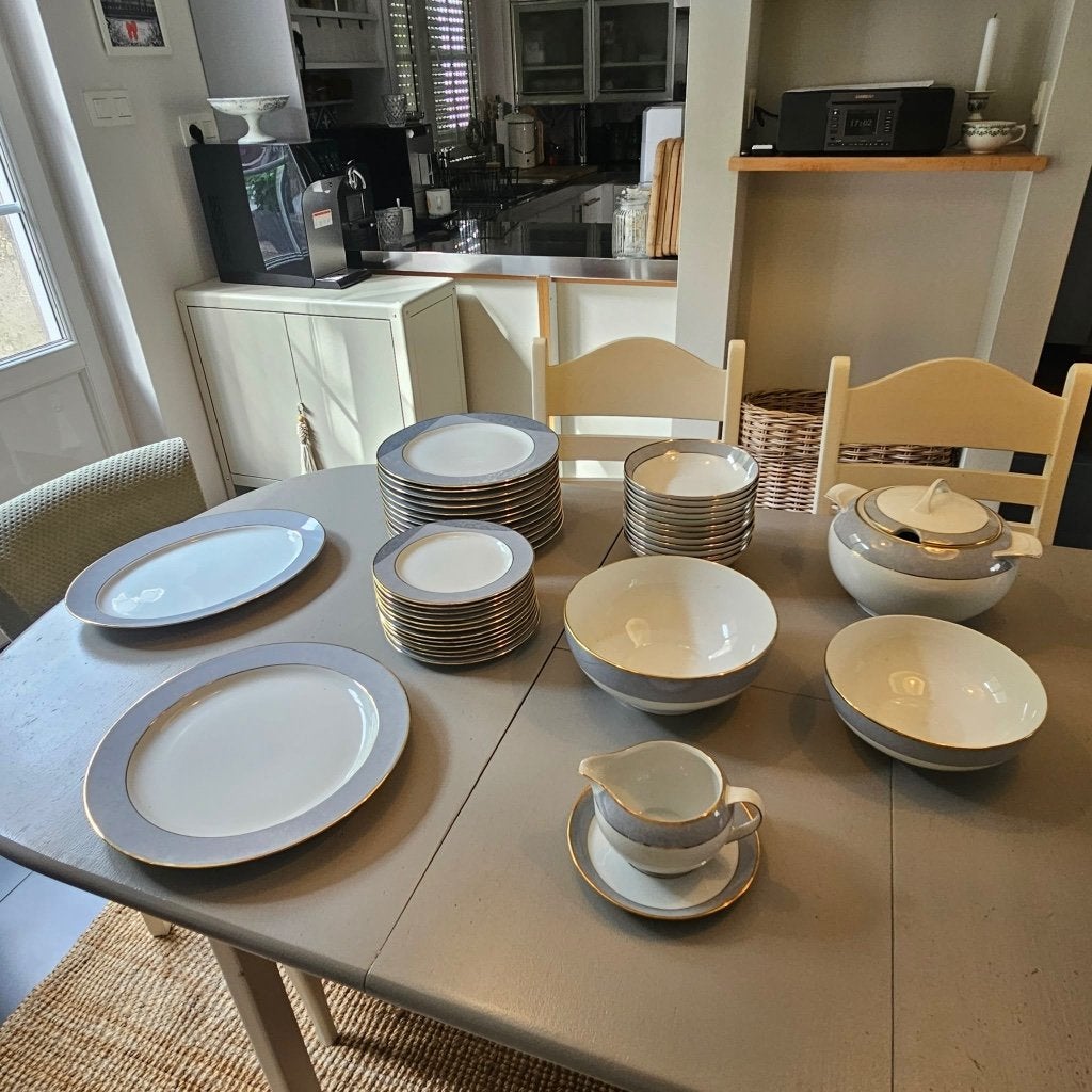 Service de table Eschenbach Bavaria décor gris / liseré doré, Enlèvement