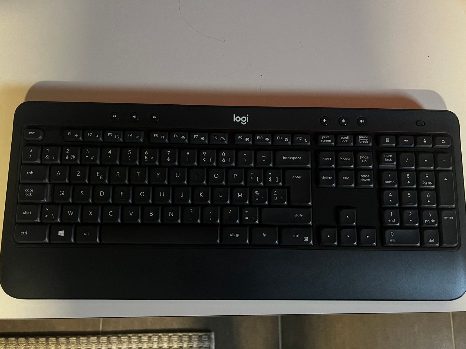 Logitech K540 Draadloos Toetsenbord, Computers en Software, Toetsenborden, Ophalen, Zo goed als nieuw, Draadloos