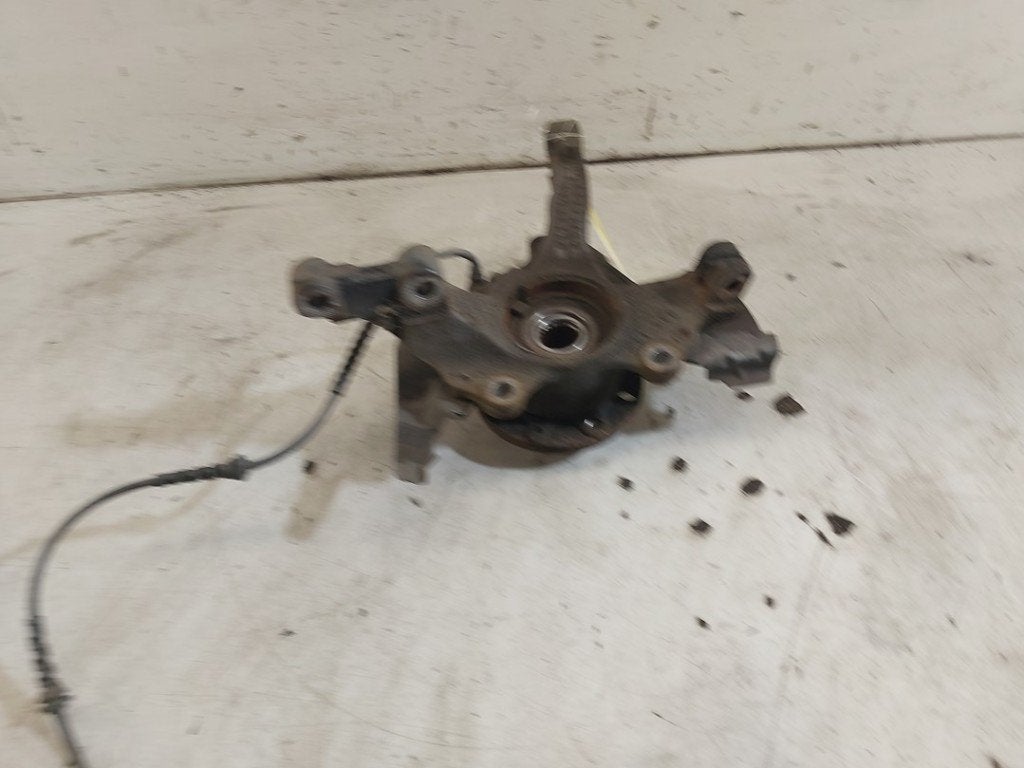 FUSEE AVANT DROITE Opel Corsa E (|13388768|13431897|), Opel, Opel Automobile GmbH, Utilisé, Kontakt-opel@opel.com