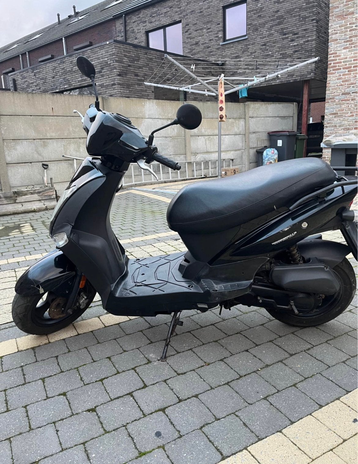 Kymco Agility a klasse + helm (lees beschrijving), Ophalen, Zo goed als nieuw