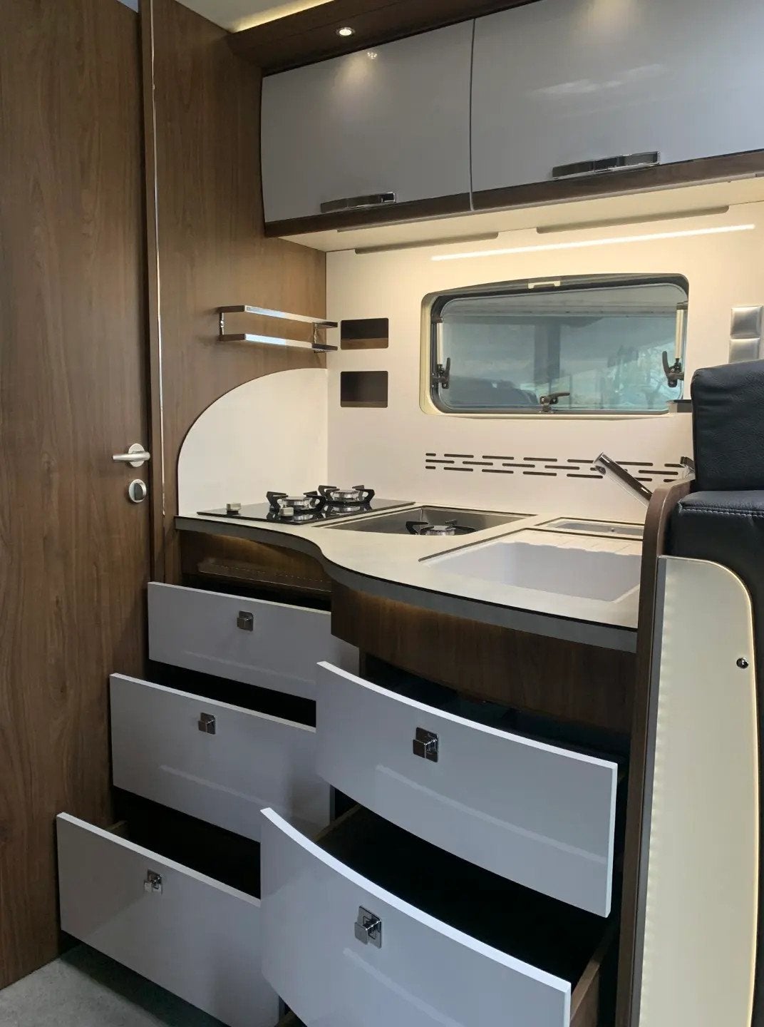 Frankia F-Line Titan 840 QD Fiat 160 PK/Cv aut., Caravanes & Camping, Entreprise, Télévision, Intégral, 8 à 9 mètres