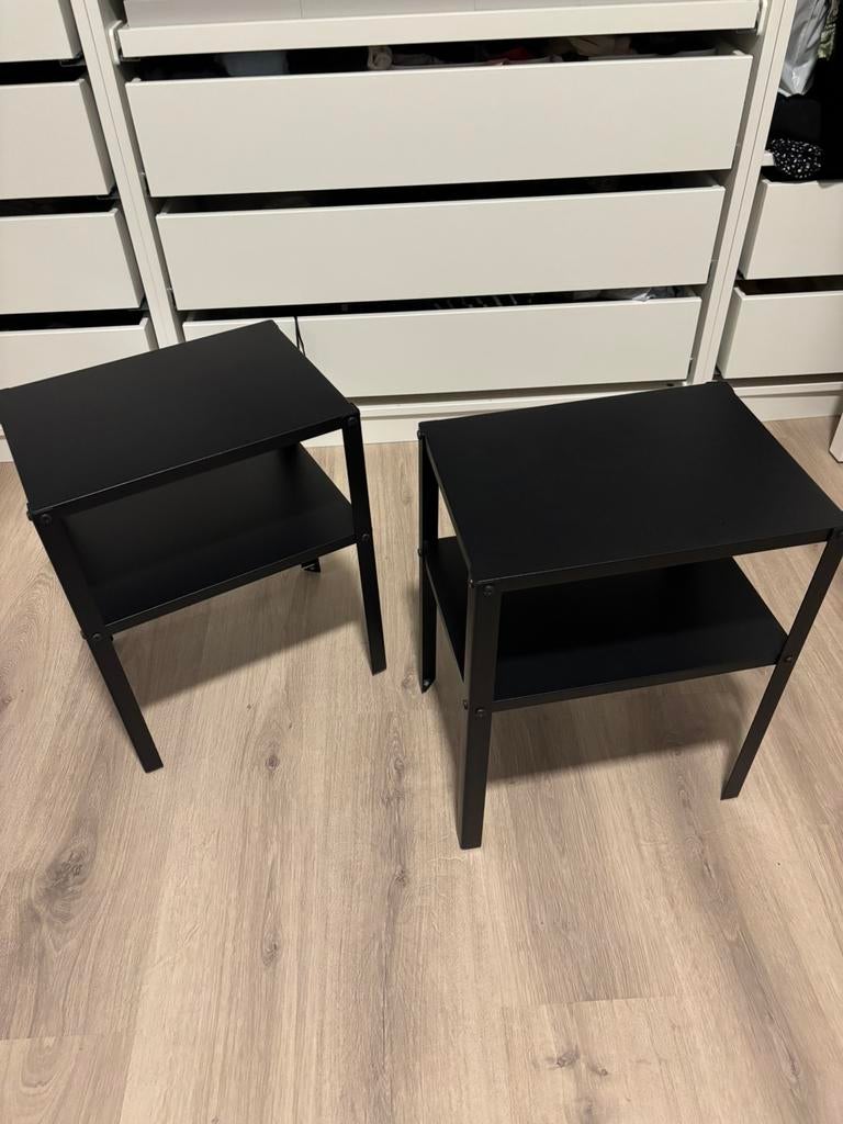 2 tables de chevet noires, Maison & Meubles, 45 à 65 cm, Comme neuf, Enlèvement, Métal ou Aluminium