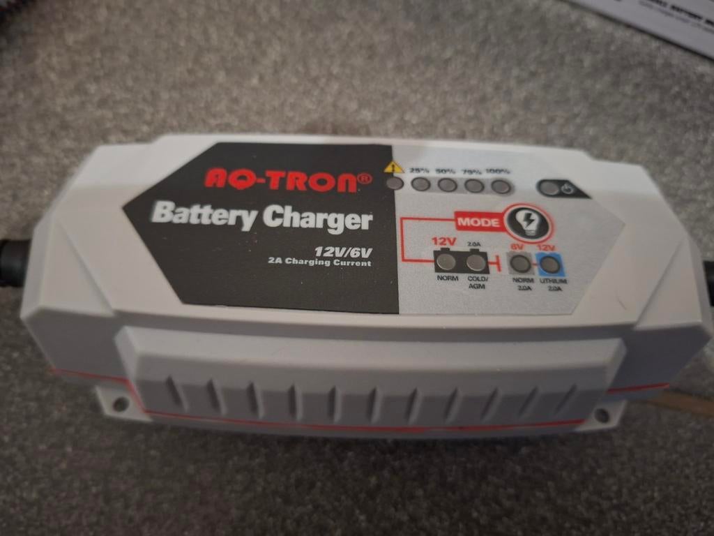 Chargeur de batteries moto aq-tron aq2000, Enlèvement ou Envoi