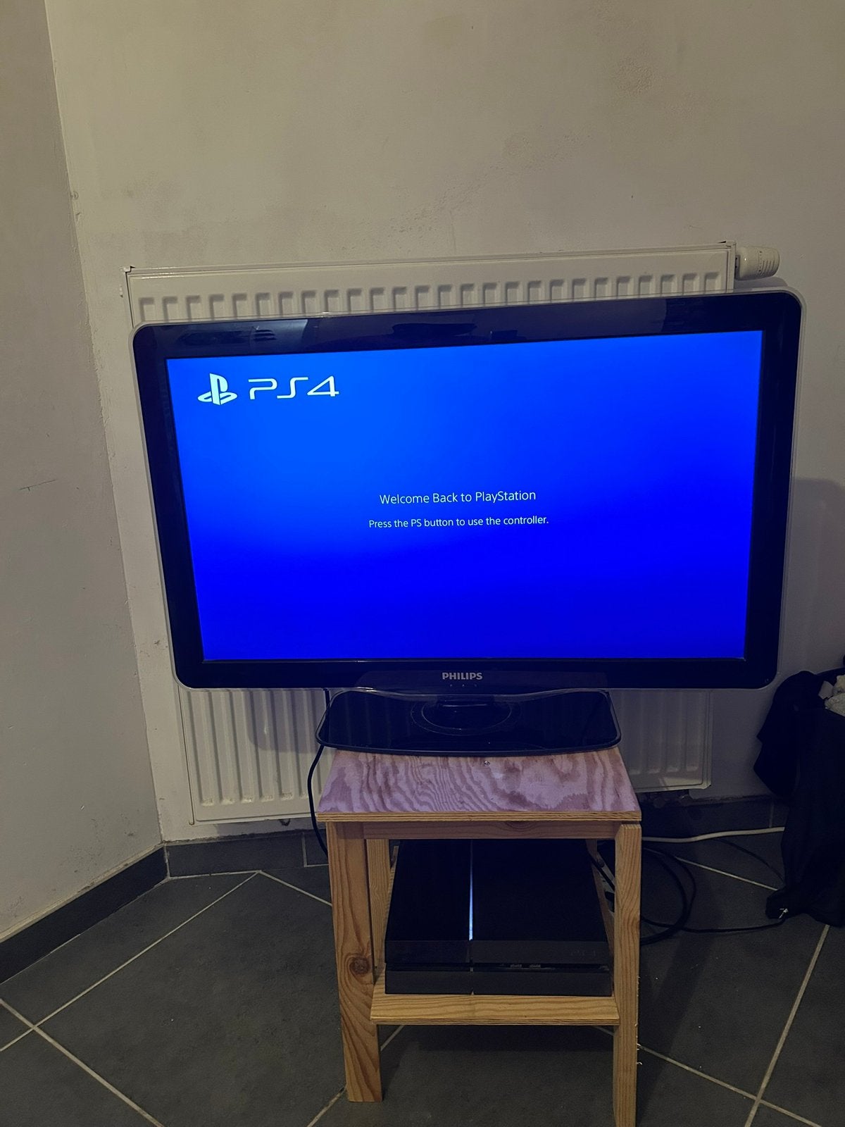 Playstation 4 met TV en gratis ps4 bakje, Ophalen, Zo goed als nieuw
