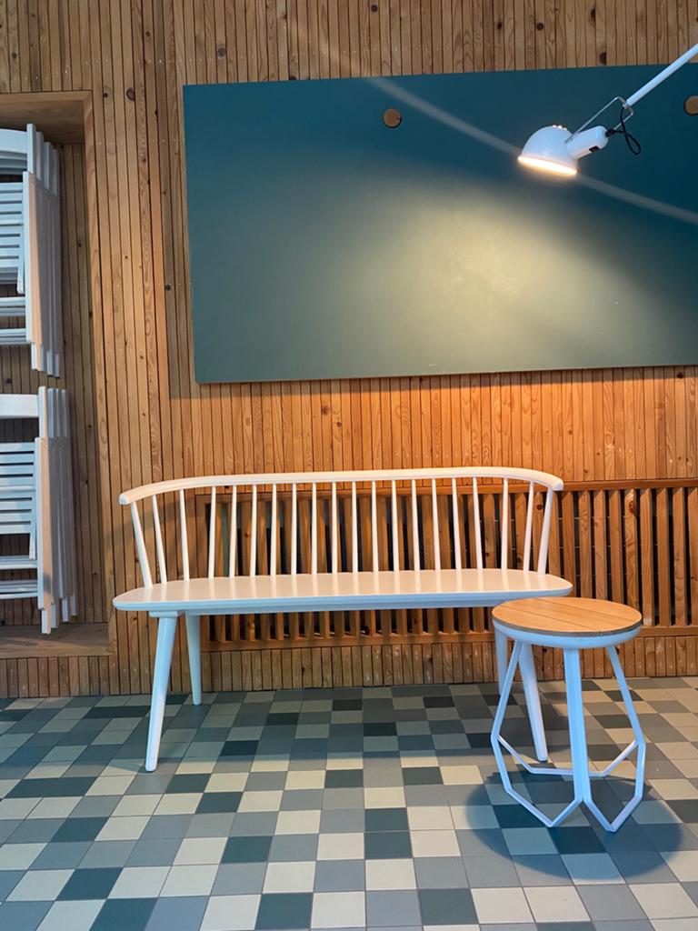 Zitbank / tweezit in hout met spijltjes, Ophalen, Zo goed als nieuw