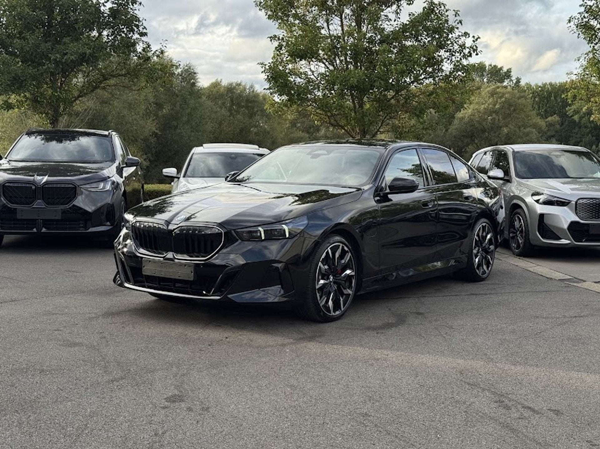 BMW 530 e xDrive sedan FULL OPTION / INTEGR STEER / BOWERS&W, Auto's, Gebruikt, 4 cilinders, Zwart, Plug-in hybride