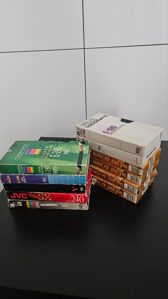 11 cassettes vidéo VHS, Enlèvement