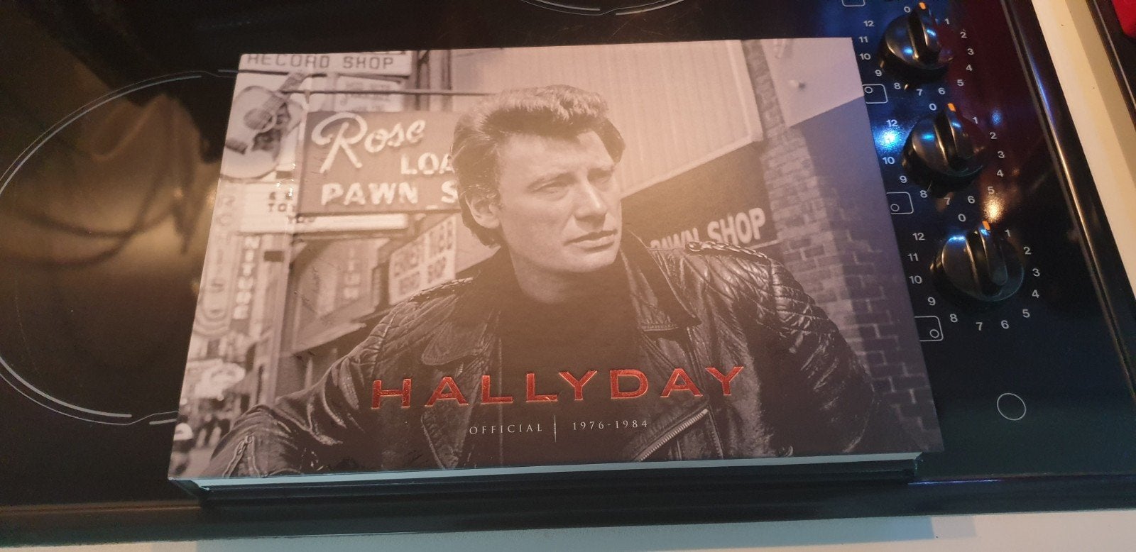 Bonjour, boxset van Jhonny Hallyday, €30,00, Verzamelen, Ophalen
