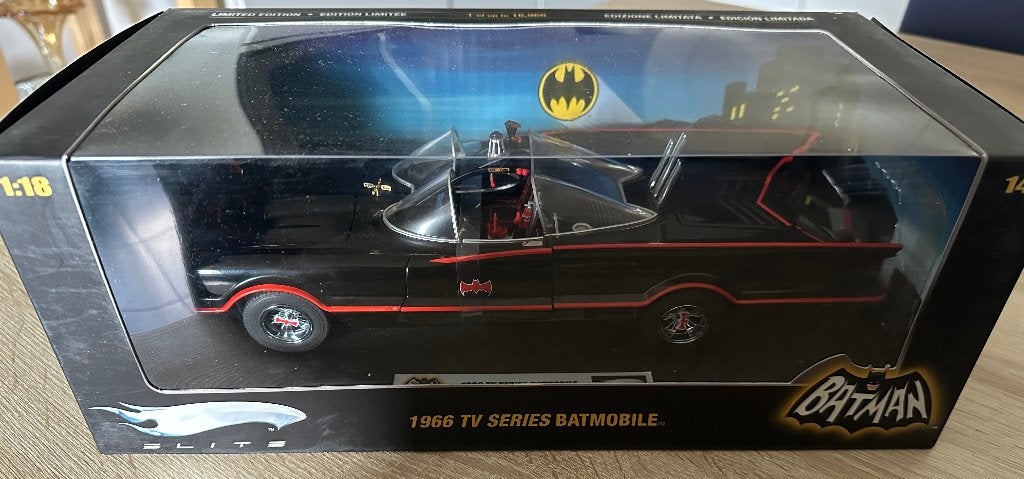 Batmobile 1:18, Collections, Enlèvement ou Envoi, Comme neuf