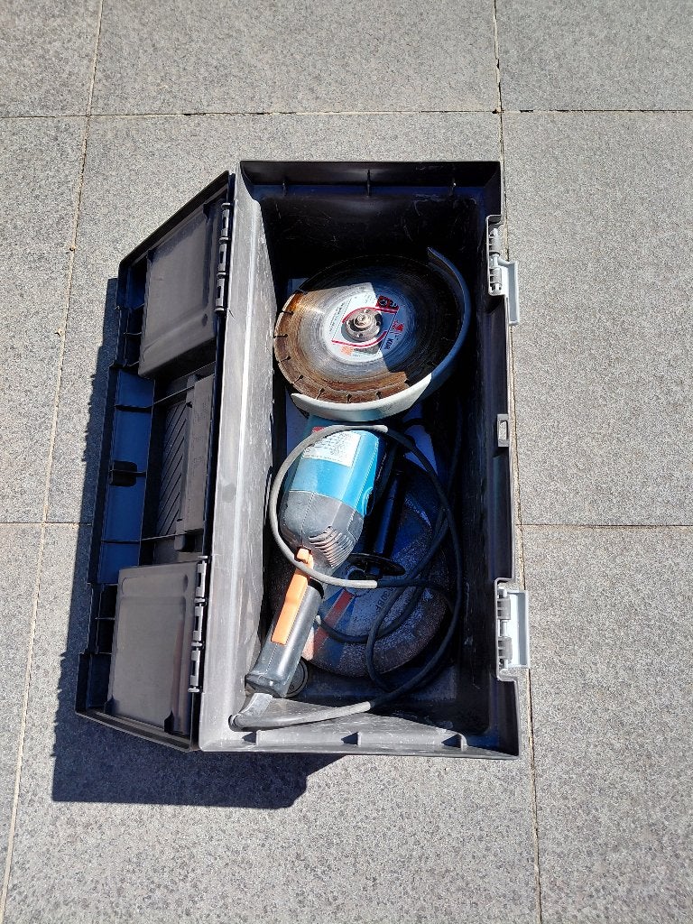 Makita 9069 Haakse Slijper (230mm) 2000W + koffer & schijven, Doe-het-zelf en Bouw, Ophalen, Gebruikt, 1000 watt of meer, Haakse handslijpmachine
