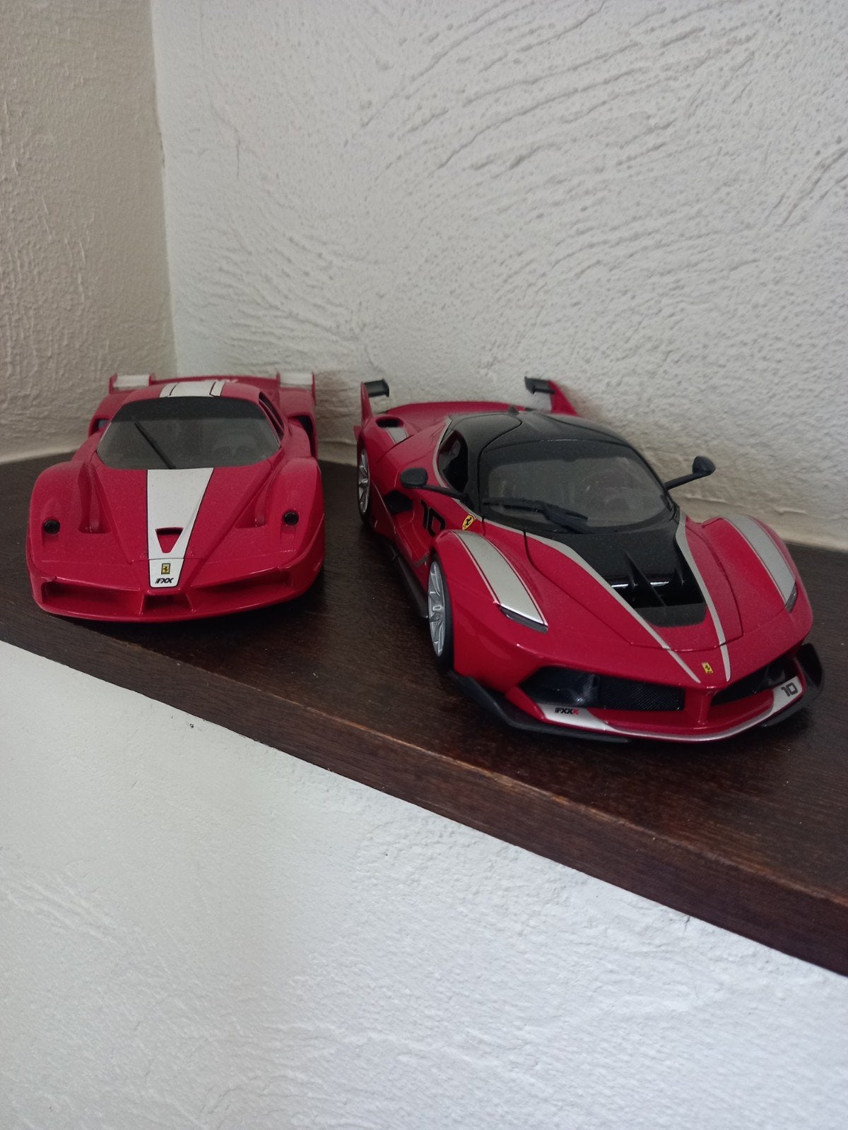 lots de deux Ferrari à l'échelle 1/18, Ophalen, Zo goed als nieuw, Auto, Hot Wheels