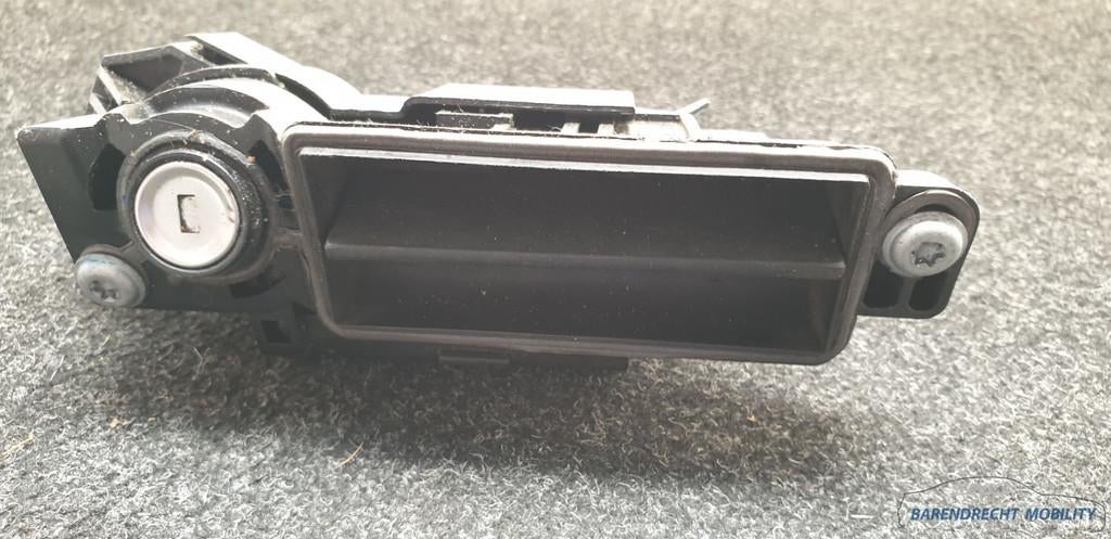 Kofferklep schakelaar W203 C-klasse Mercedes 2037500093 orig, Gebruikt, Mercedes-Benz AG, Mercedes-Benz, Mercedesstrasse 120
70372  Stuttgart, DE