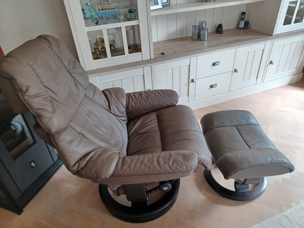 Stressless relax met voetenbankje, Ophalen, Zo goed als nieuw, Leer