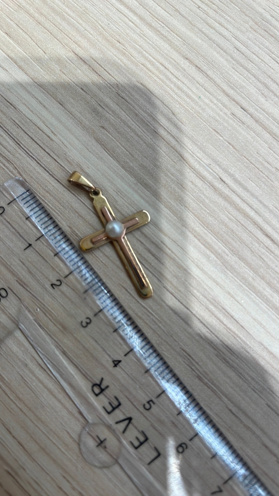 Croix en perles de 18 carats, Rouge, Comme neuf, Or, Croix ou Symbole