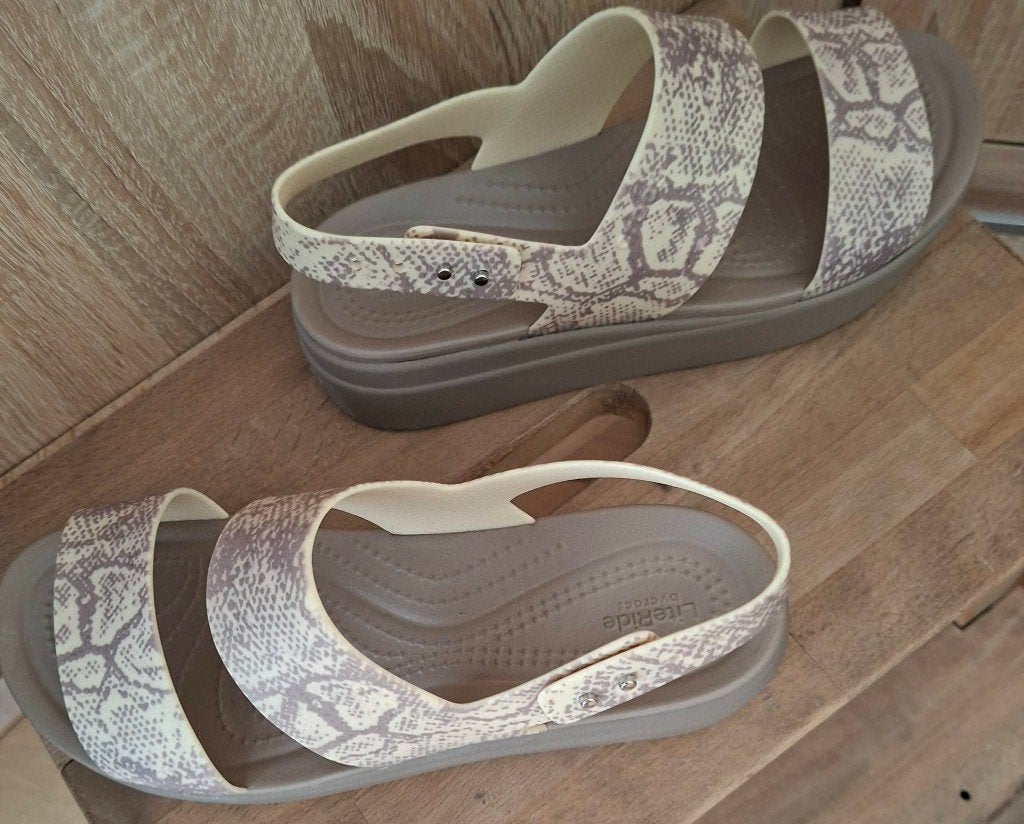 Sandales Crocs Brooklyn  à bride P37, Beige, Comme neuf, Enlèvement, Crocs