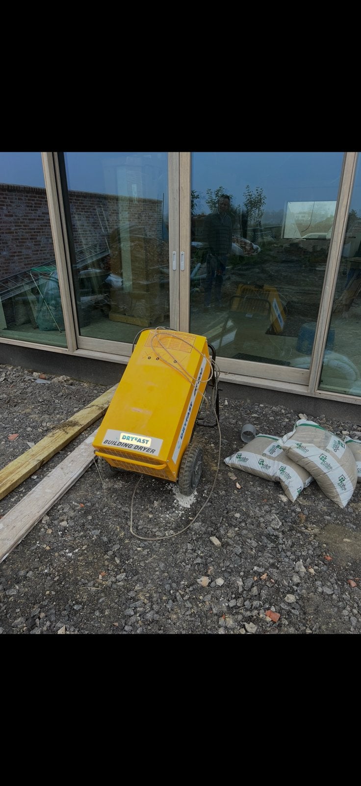 Bouwdrogers, Ophalen, Zo goed als nieuw