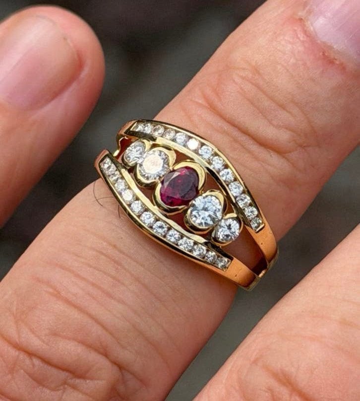 18 karaat gouden ringen met robijn en natuurlijke diamanten!, Handtassen en Accessoires, Ringen, Geel, Ophalen of Verzenden, 17 tot 18