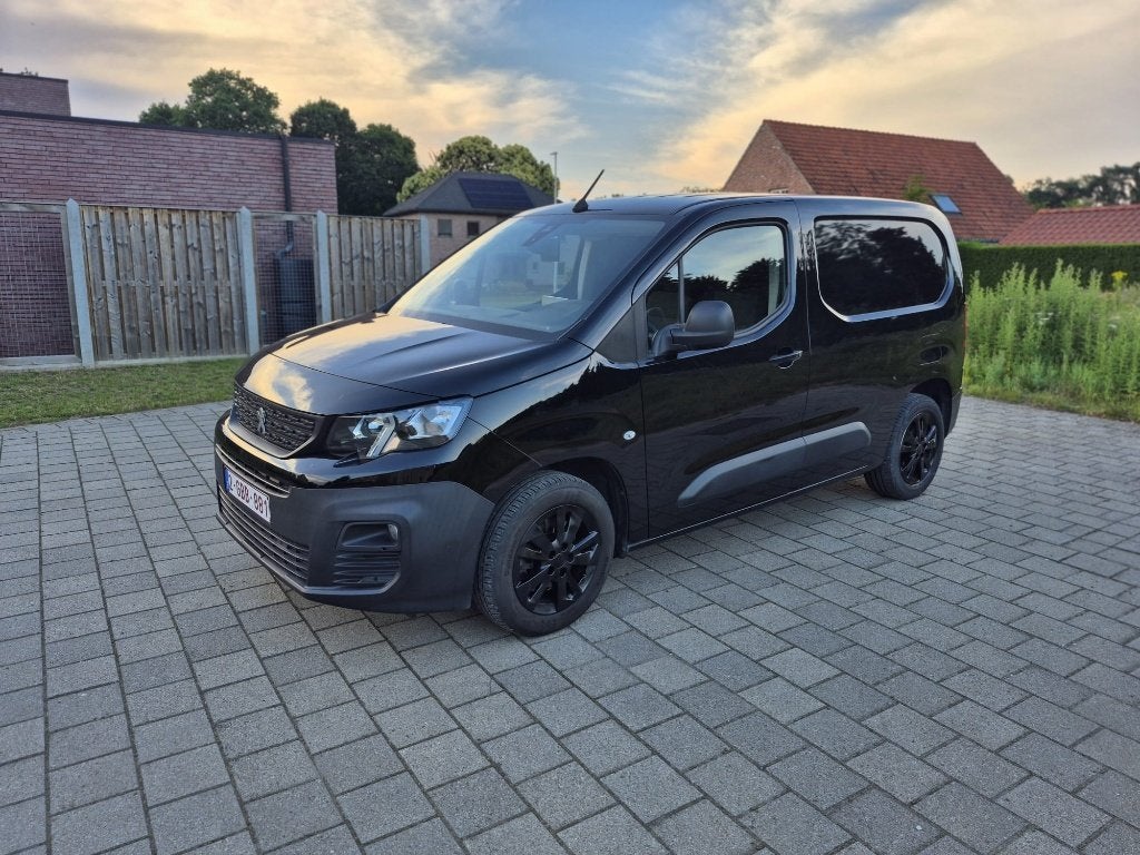 Peugeot Partner 1.5 BlueHDi 130 L1 – lichte vracht, Auto's, Bestelwagens en Lichte vracht, 1499 kg, Stof, 4 cilinders, Zwart