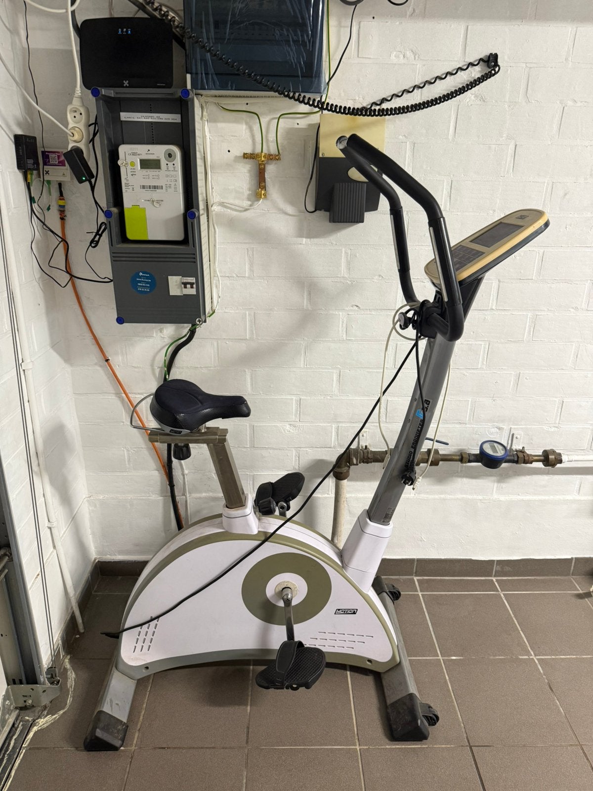 Hometrainer fiets, Sport en Fitness, Fitnessapparatuur, Ophalen, Zo goed als nieuw, Hometrainer
