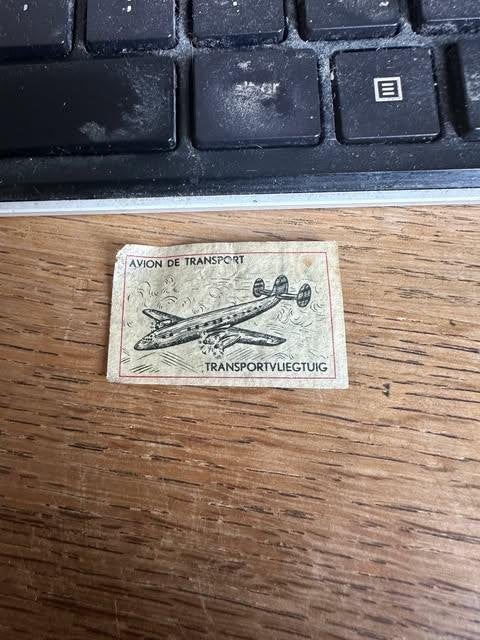 luciferdoos etiket label avion transport transportvliegtuig, Verzamelen, Rookartikelen, Aanstekers en Luciferdoosjes, Gebruikt
