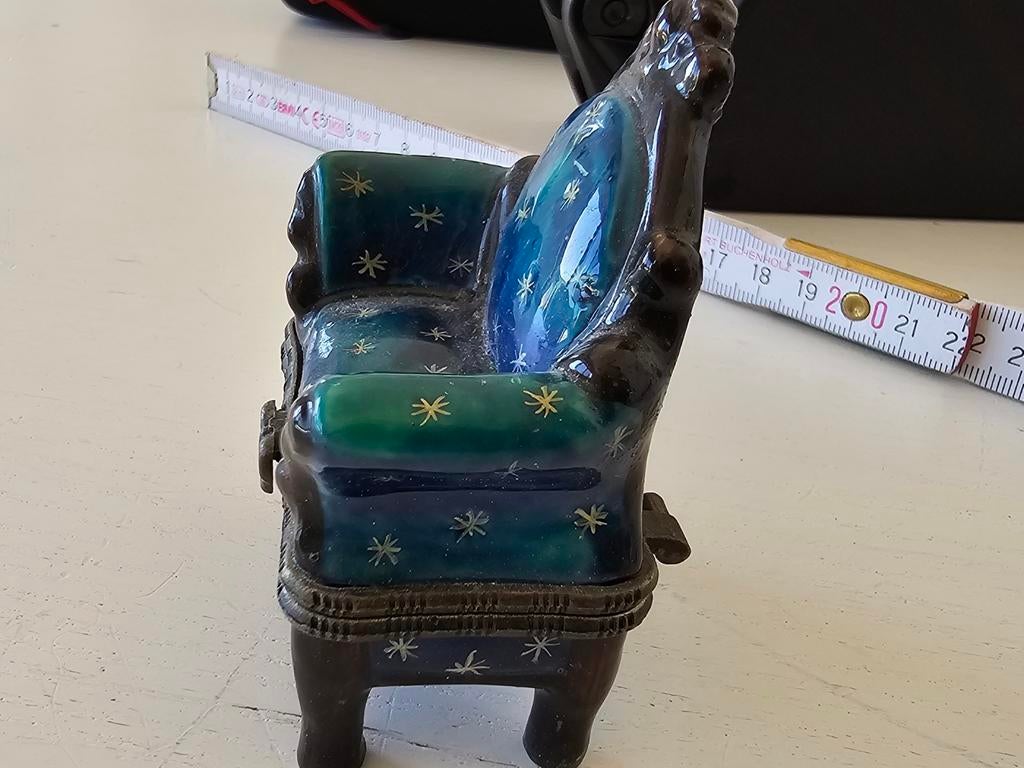 Blauwe keramische stoel/bank Snuisterijdoosje ~ Sieradendoos, Enlèvement ou Envoi