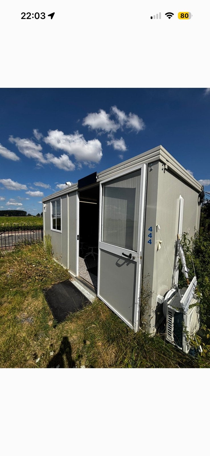 Conteneur bureau 5,20m sur 2,70m clim camera de secu meuble