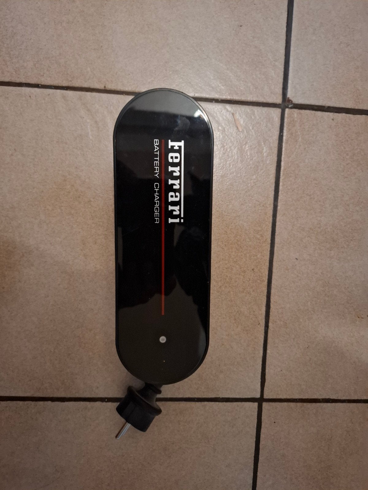 Ferrari battery charger, Autos, Entreprise, Achat