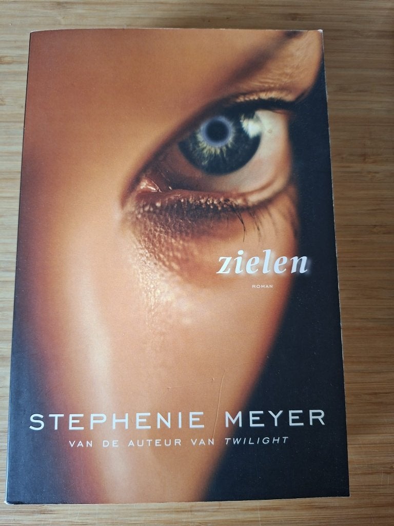 Boek : Zielen, Ophalen of Verzenden, Zo goed als nieuw, Stephenie Meyer