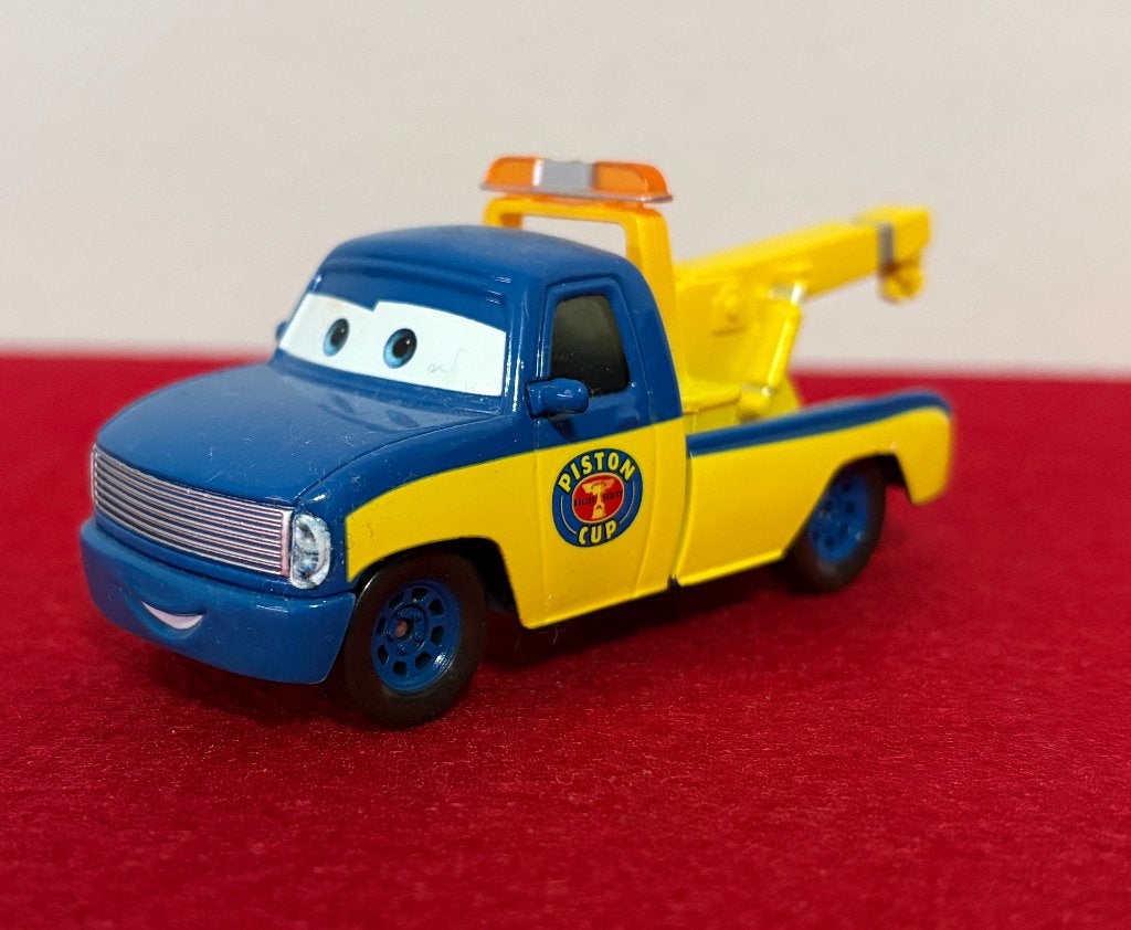 DISNEY CARS Zuigercup Twee DieCast 1:55, Hobby en Vrije tijd, Modelauto's | Overige schalen, Ophalen of Verzenden, Auto