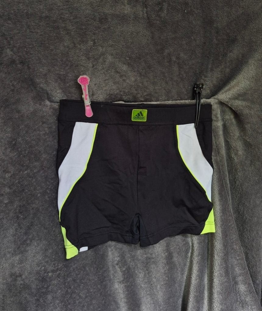 Adidas sportshort - Zwart met neon en wit, Vêtements | Femmes, Adidas, Enlèvement ou Envoi, Comme neuf, Noir