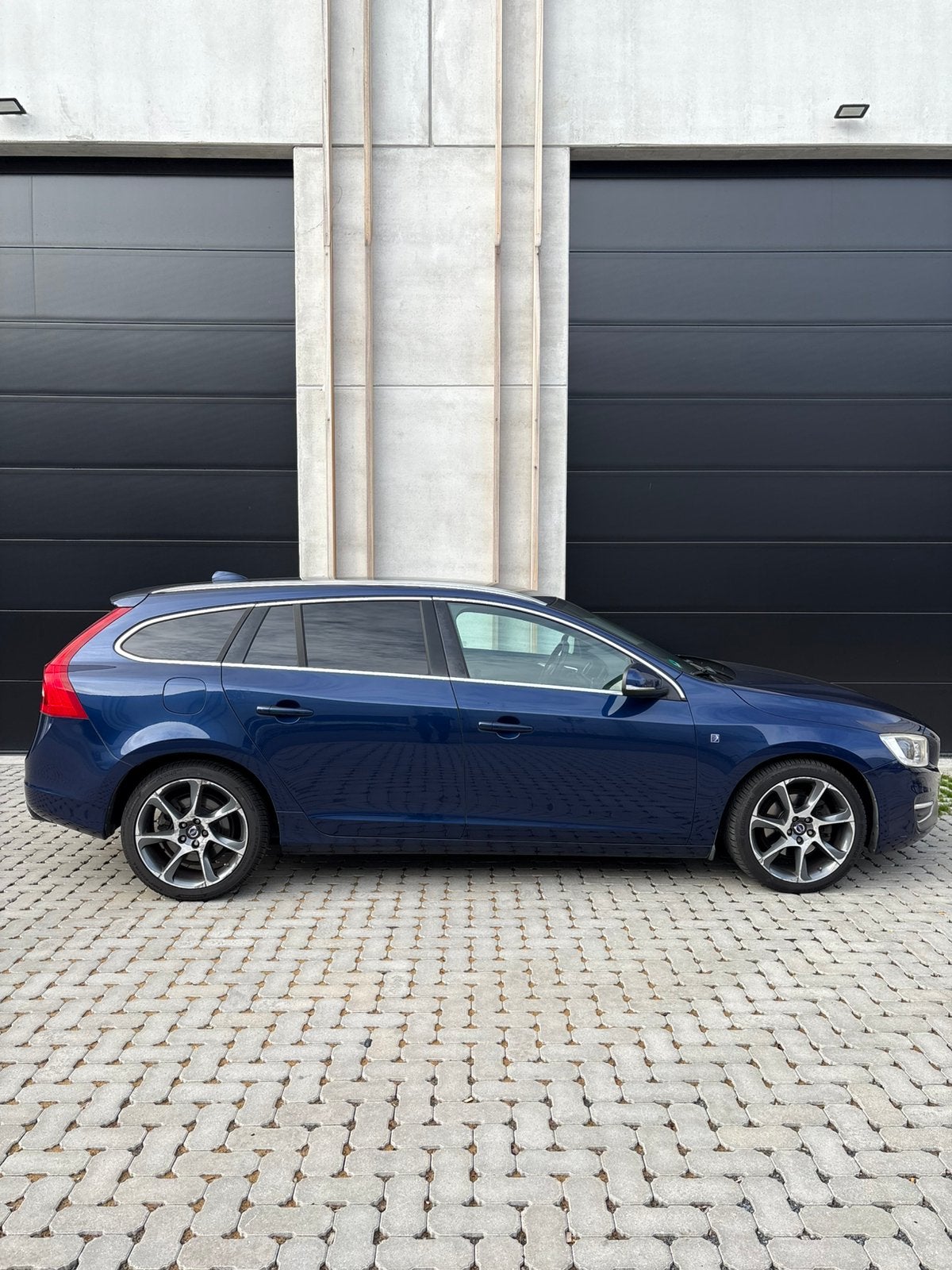 VOLVO V60 D4 // OCEAN RACE //128.XXX KM//12 MAANDEN GARANTIE, Auto's, Dealer onderhouden, 1969 cc, Blauw, Leder