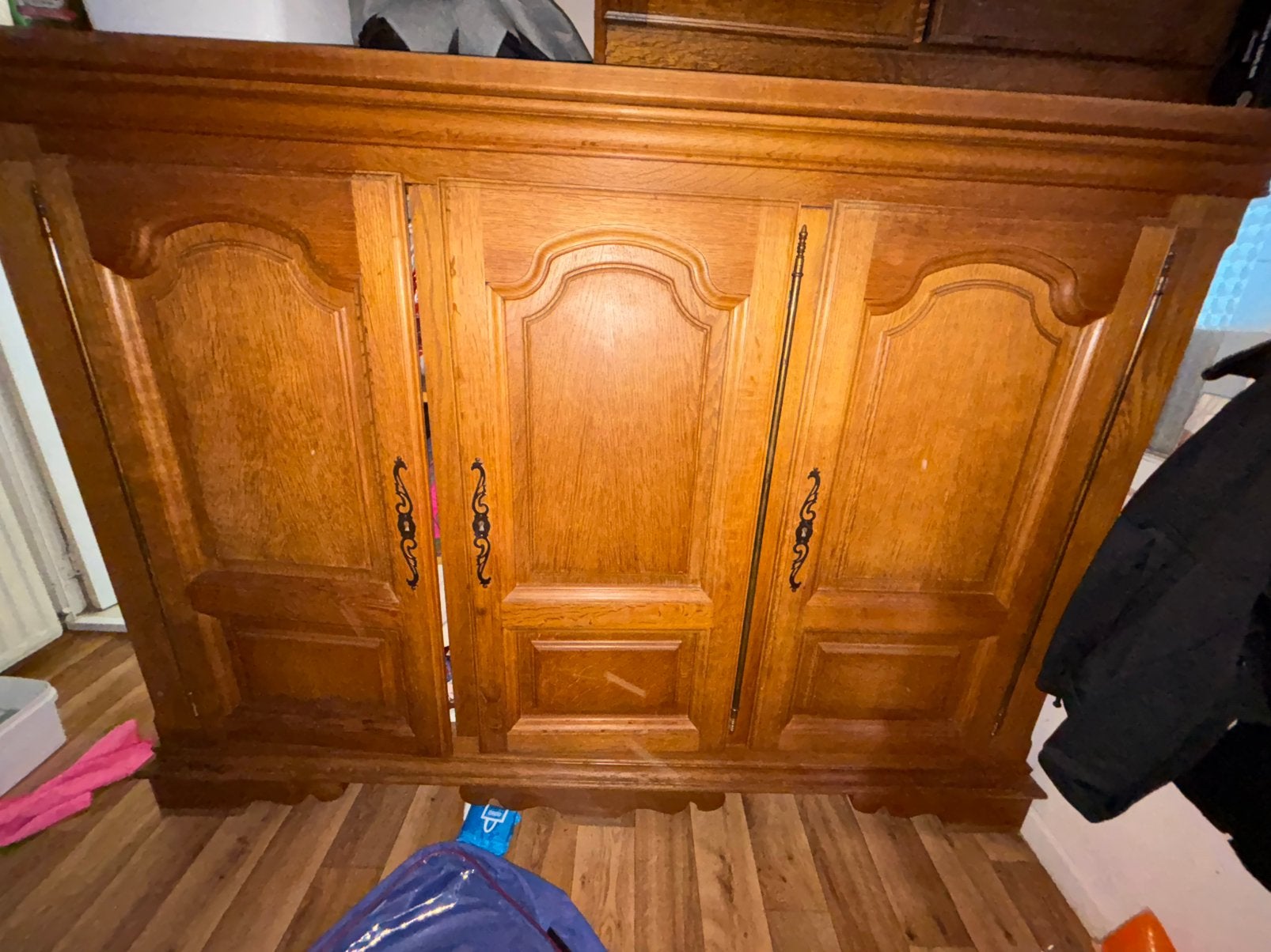 Armoire (sans clé), Enlèvement