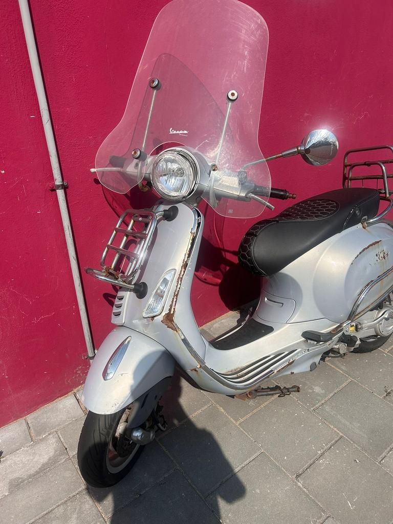 Vespa primavera te koop in onderdelen, Fietsen en Brommers, Ophalen, Zo goed als nieuw