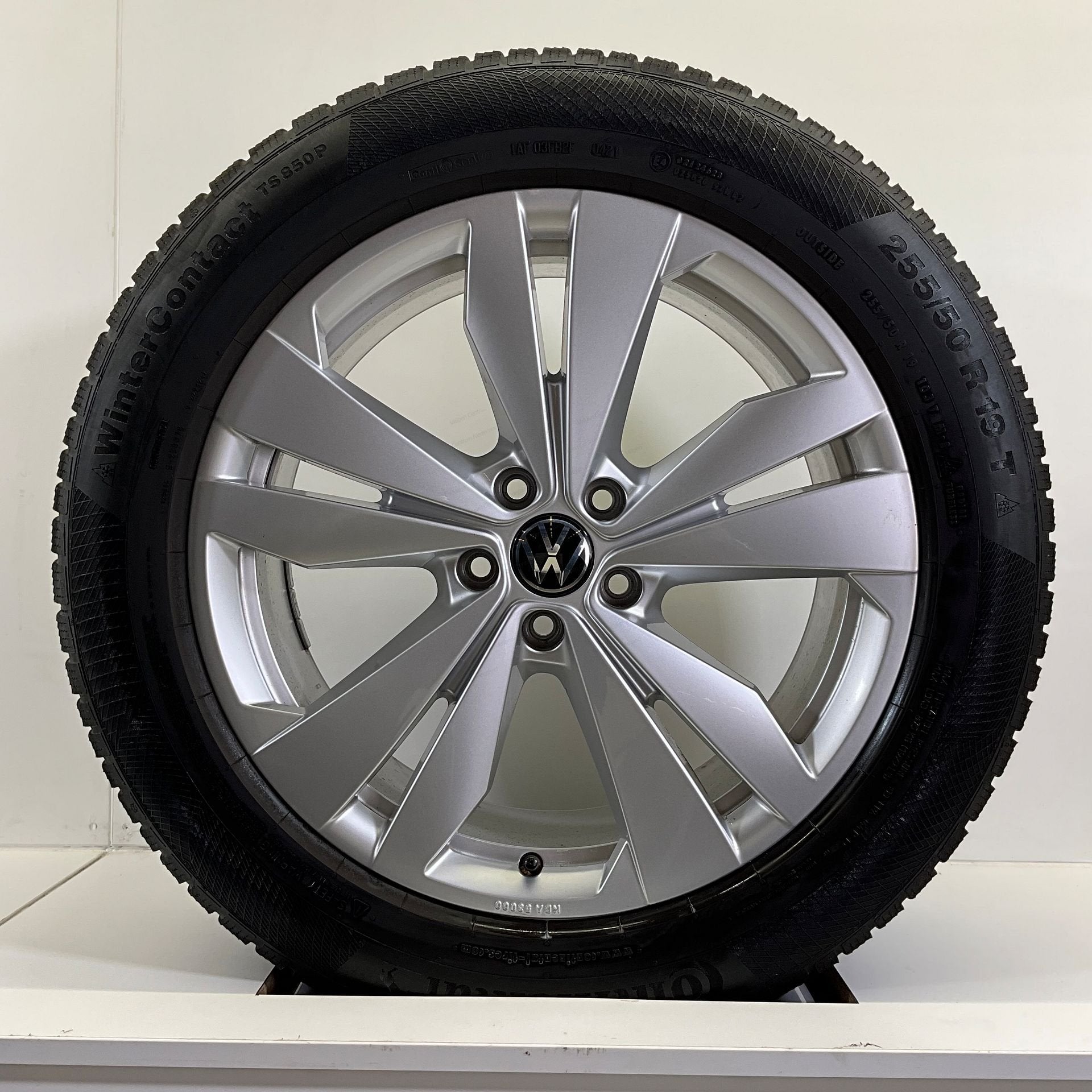 VOLKSWAGEN ID3 ID4 LOEN VELGEN BREEDSET WINTERBANDEN 19 INCH, Pneus et Jantes, Pneus hiver, 255 mm, Véhicule de tourisme