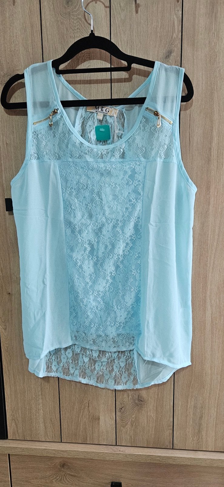 Top M&G Monogram bleu ciel en dentelle – Neuf avec étiquette, Enlèvement ou Envoi, Taille 36 (S), Sm monogram, Bleu