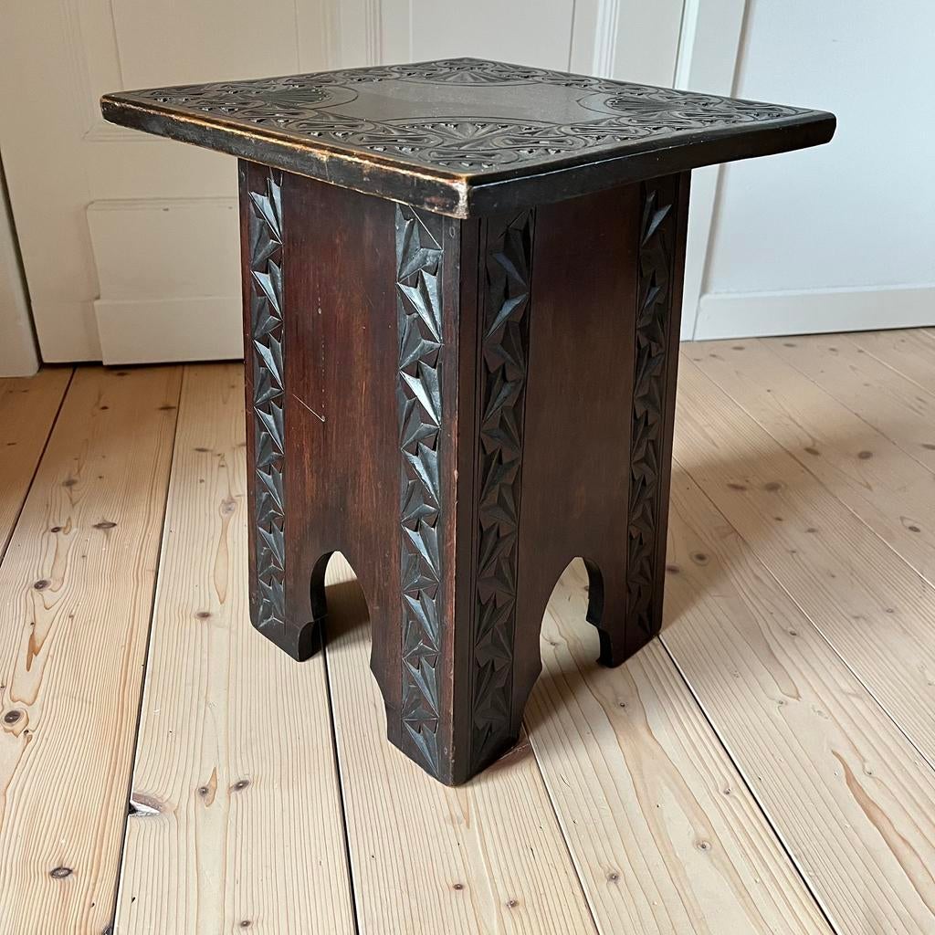 Antiek massief houten bijzettafeltje - oriëntaalse stijl, Antiek en Kunst, Antiek | Meubels | Tafels, Ophalen of Verzenden